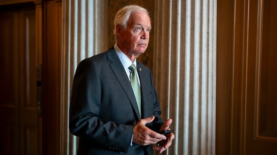 Ron Johnson suggests FBI leaving Congress out of Trump taking pictures probe